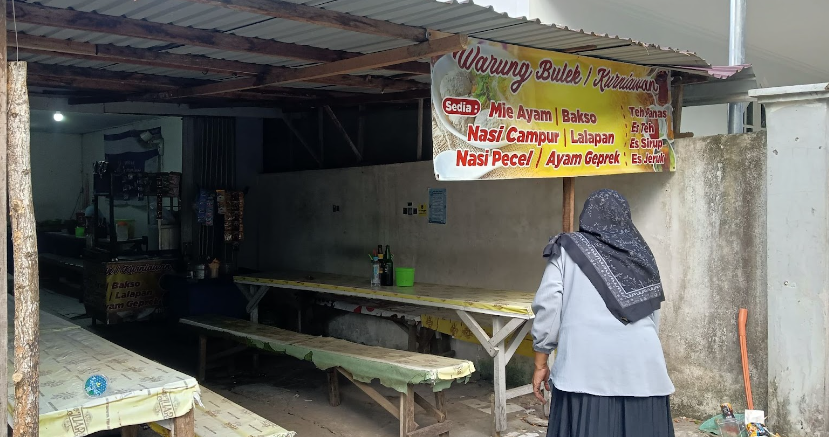 Kenaikan Pendapatan Warung di belakang kampus STMIK Mahasiswa Baru Mulai Masuk Kuliah